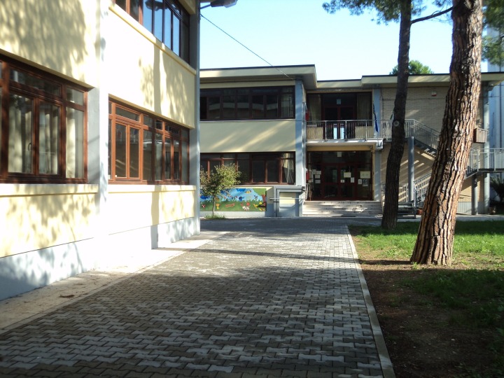 L'ingresso della scuola_Garibaldi